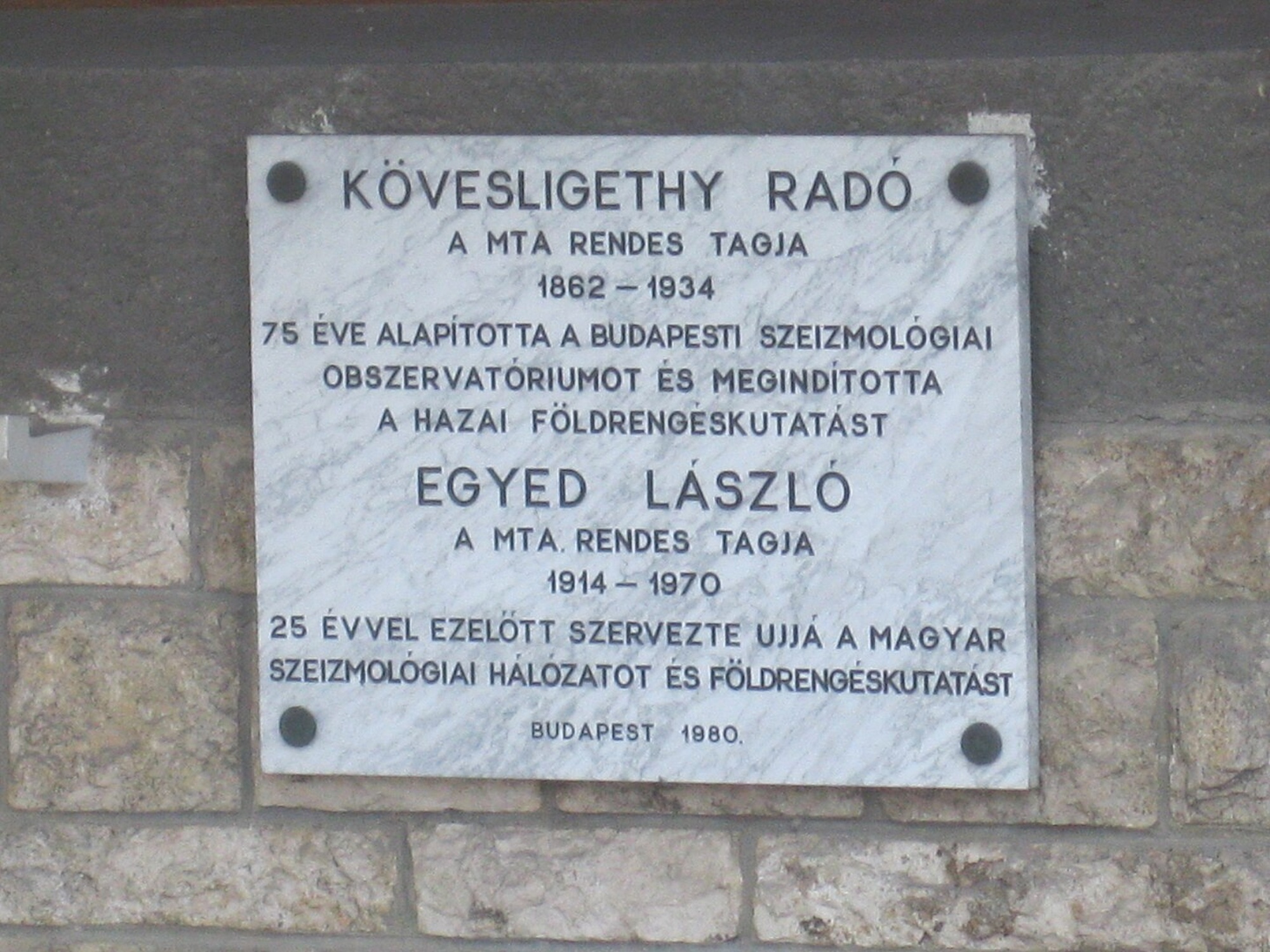 Kövesligethy Radó igazgatósága alatt az Akadémia támogatásával megkezdi működését a Földrengési Obszervatórium