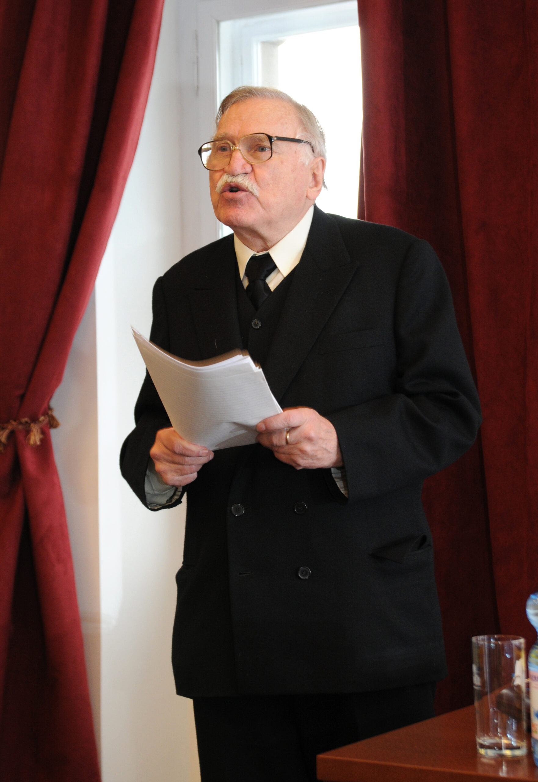 A külső tagság bevezetése a külhoni magyar tudósok elismerésére