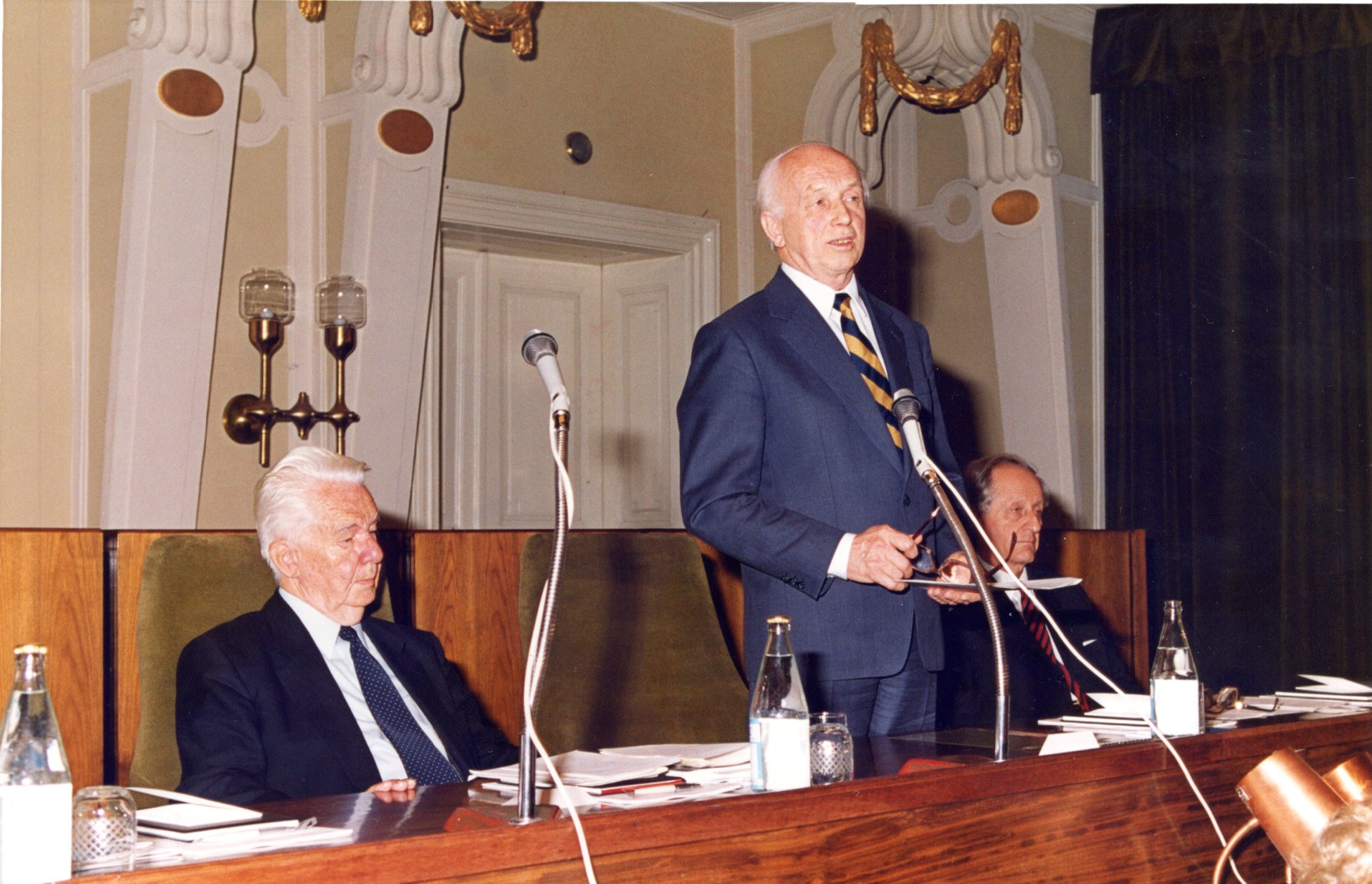 Mádl Ferenc jogászt, Magyarország későbbi köztársasági elnökét az Akadémia tagjává választják
