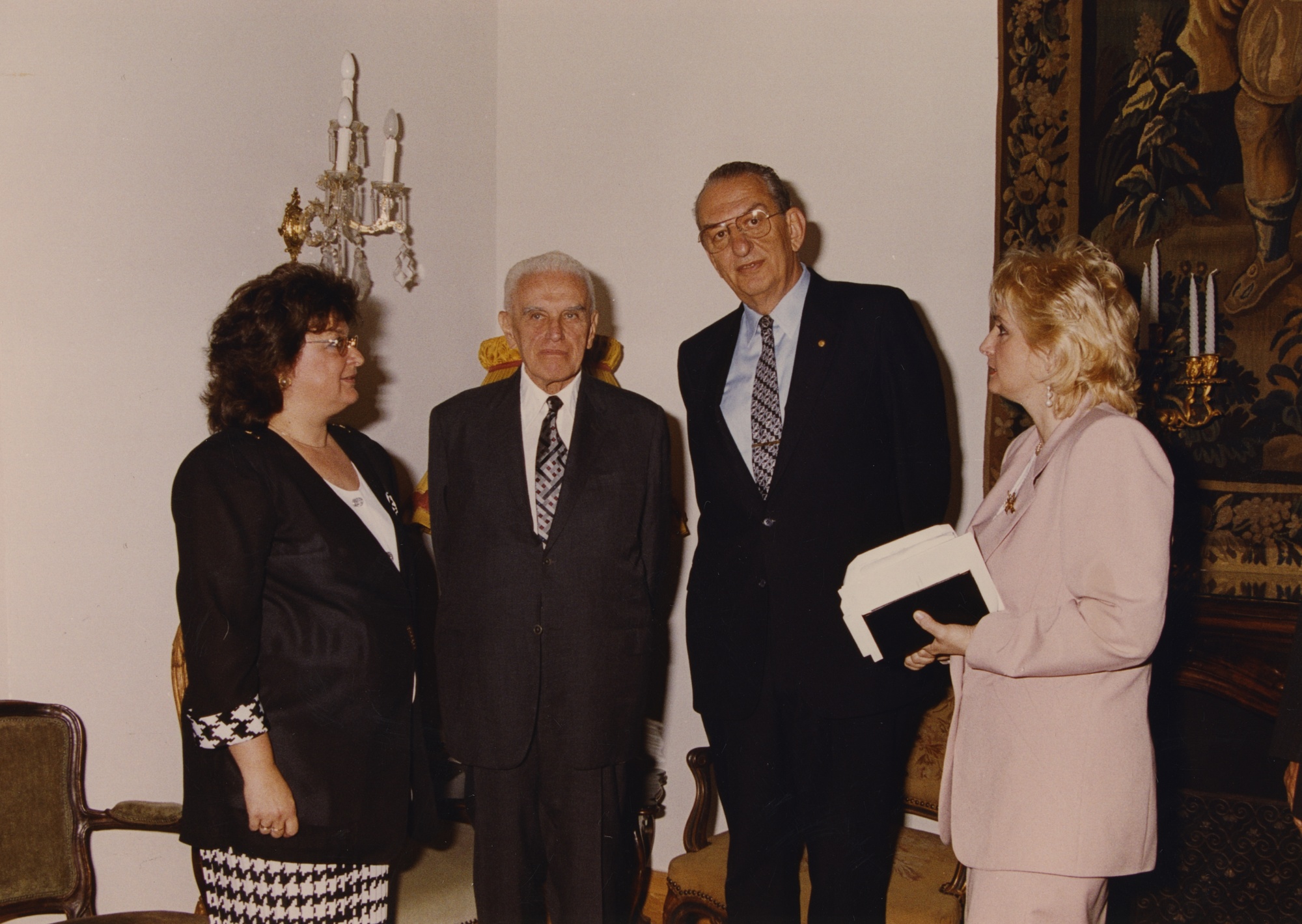 Oláh György kémiai, Harsányi János közgazdasági Nobel-díjat kap